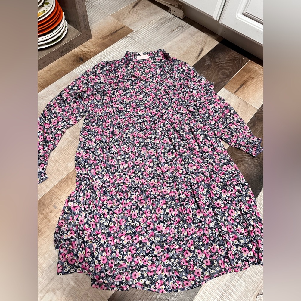 EVRI floral top.